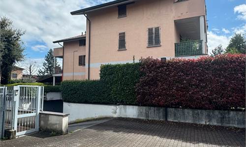 Bilocale e servizi con terrazzo